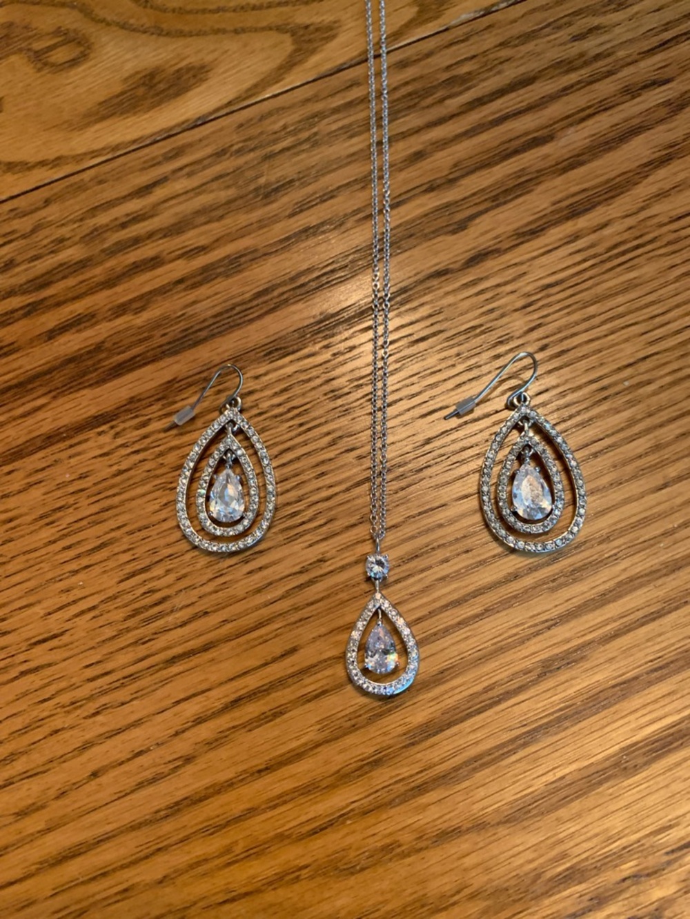 Elegant Teardrop Pendant Necklace in Silver with matching earrings.